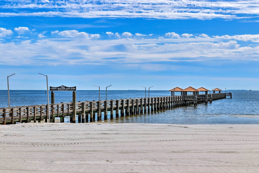 Beachside Getaway - Walk to Gulf, Pier & Casino! view 5