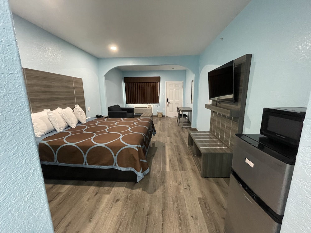 Super Stay Inn and Suites - Property Image 2