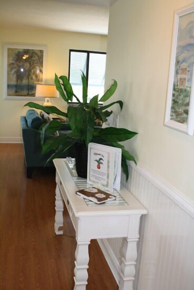 Edgewater Inn