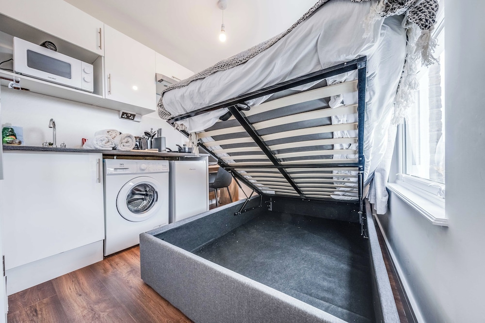 Camberwell High Spec 6-Studio Unit Block