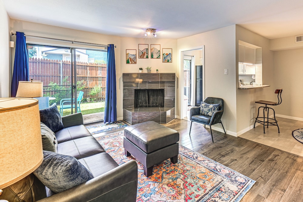 Cozy 2-story Condo Near Galleria in North Dallas!