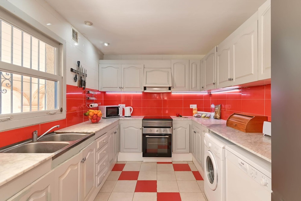 Ker Blanc in J vea With 5 Bedrooms and 4 Bathrooms