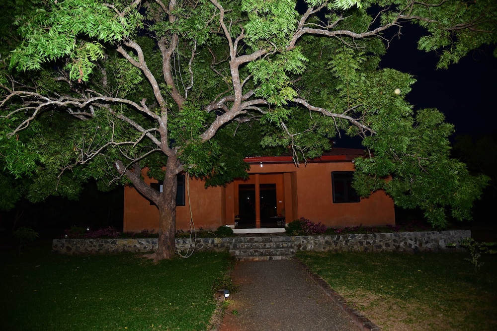 Indika Lake Resort