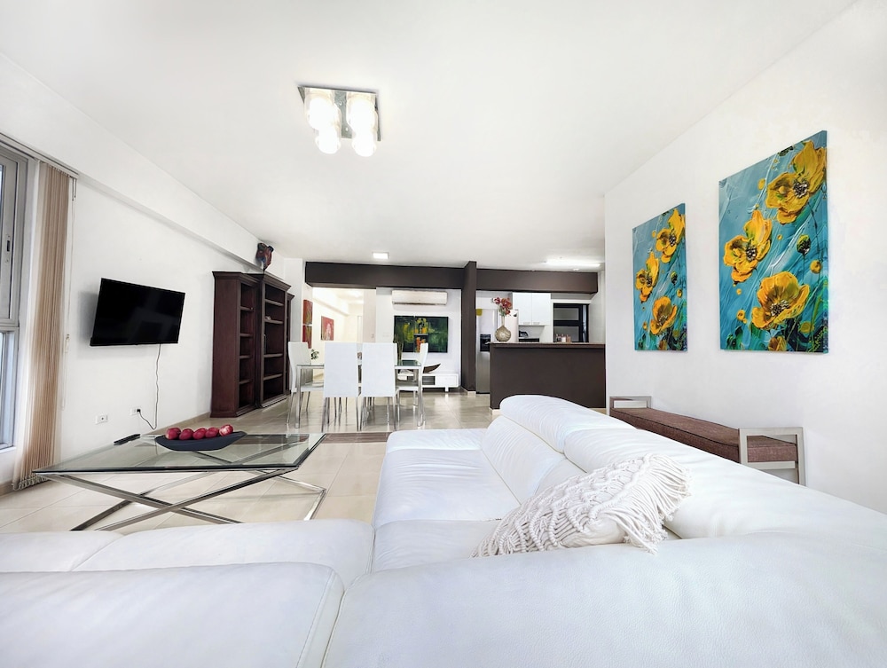 YC 1701l Apartamento 2 BDR Av Balboa