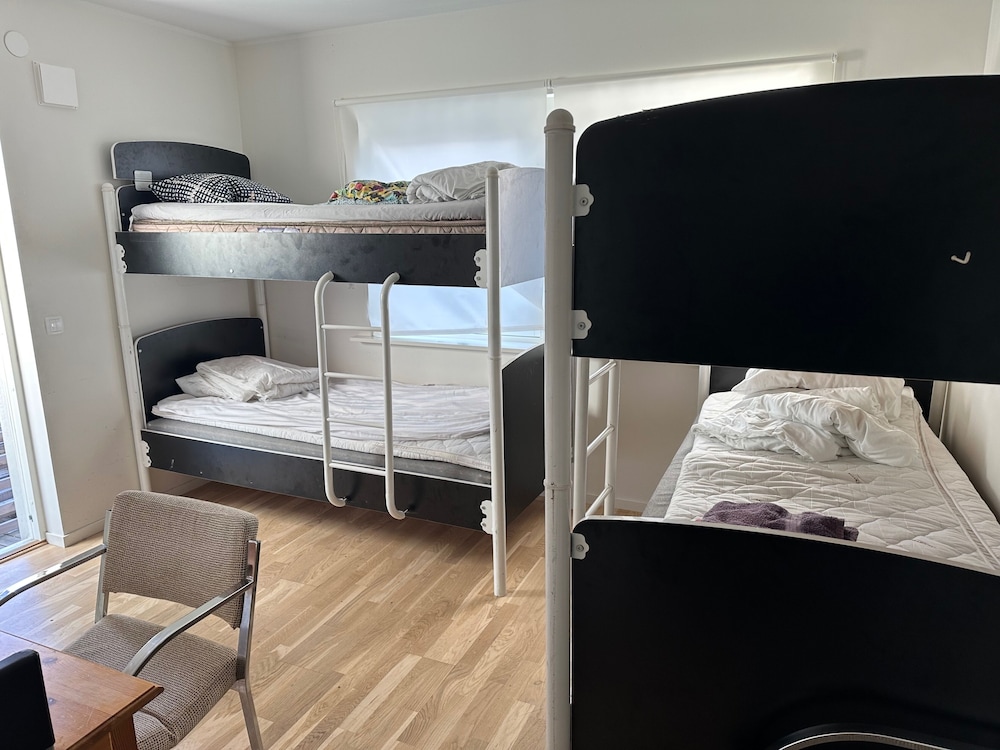 Stockholm Apartment - Sleeps 4 & Free Parking