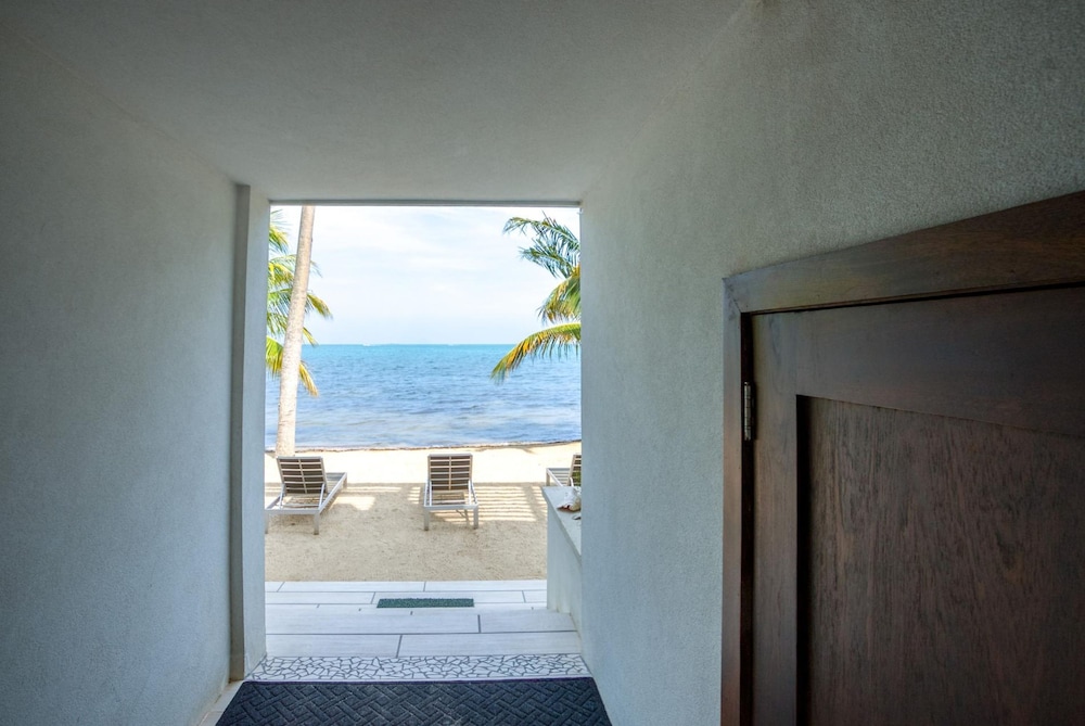 Oceanfront Sunset Gecko Condo - Ground Floor 1A