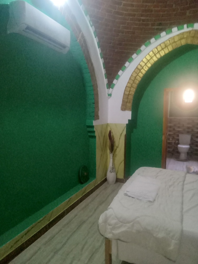 Green Palace Garden view 3