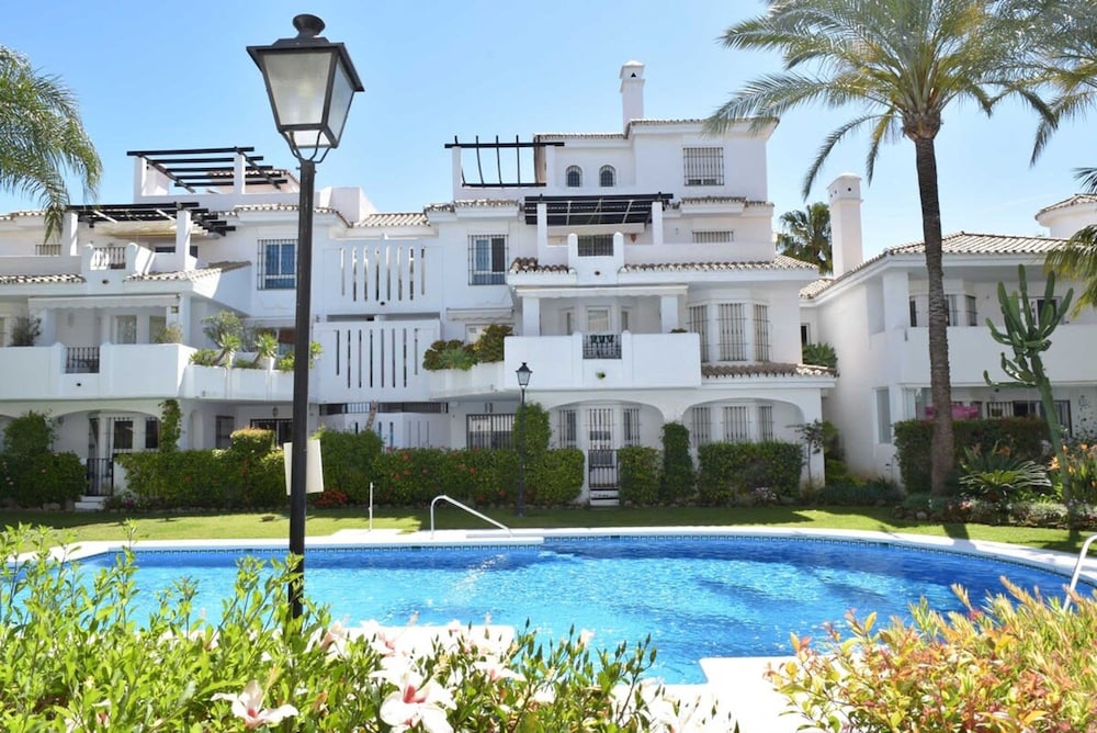 Poolside Holiday Dream 3 Bedroom F-3