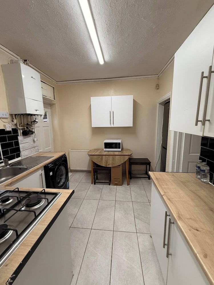 3bedroom Entire House in Stockport Town Manchester