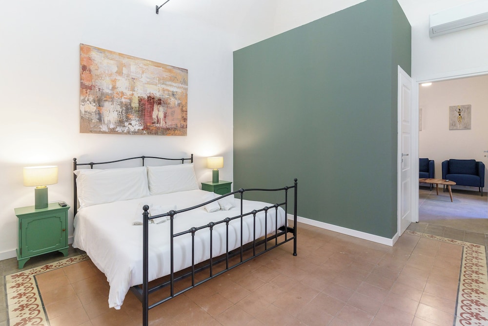 KleoSuites
