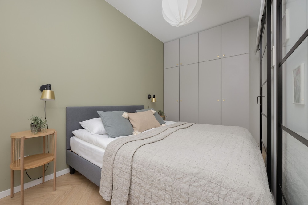 Subtle Apartment in Warsaw by Renters view 4
