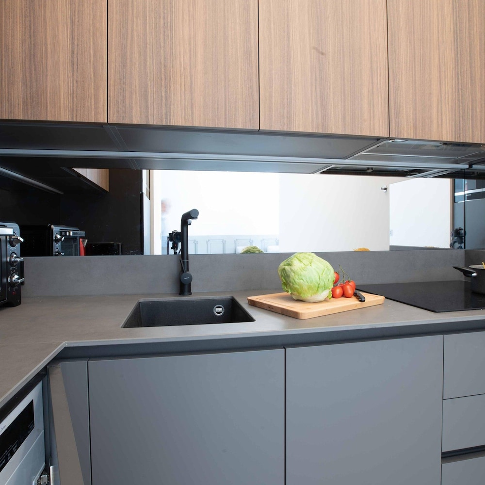 Le Magenta in Nice With 1 Bedrooms and 1 Bathrooms