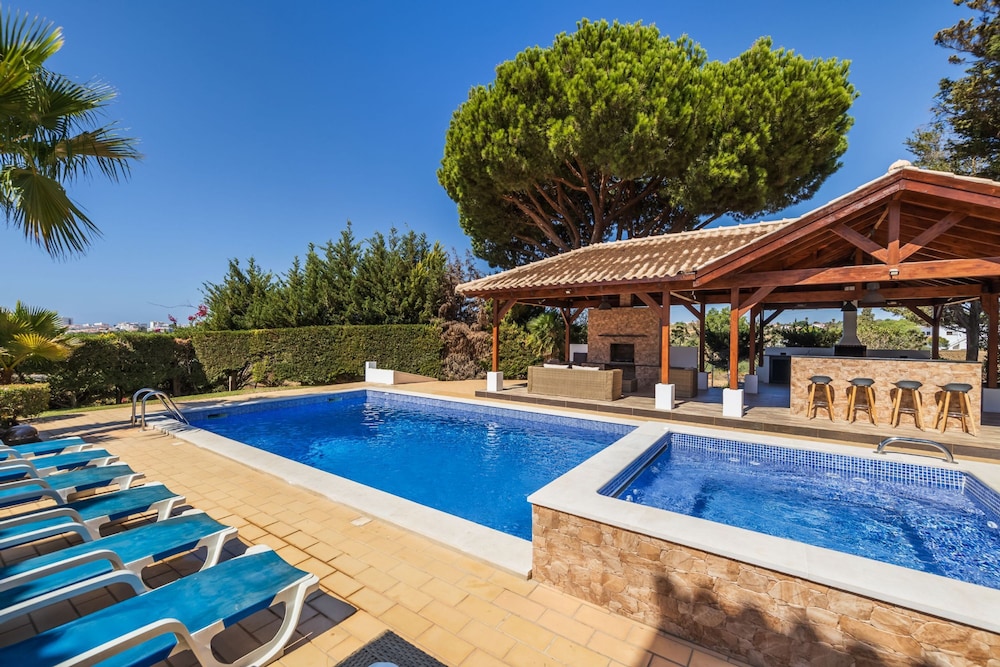 Villa Amendoeira in Olhos de gua