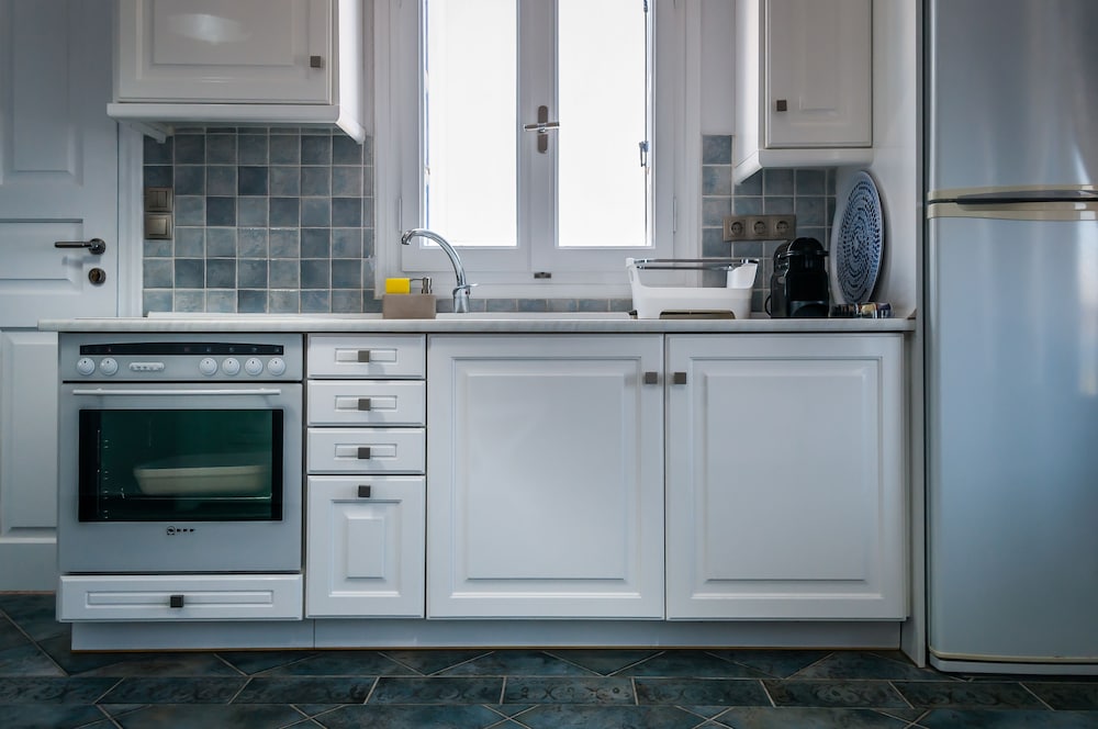 Akroploron en Milos — kitchen