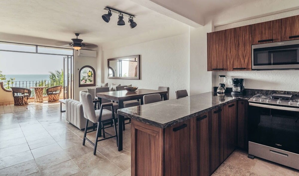 Ocean View 1Br Condo-balcony-beach-pool - 502