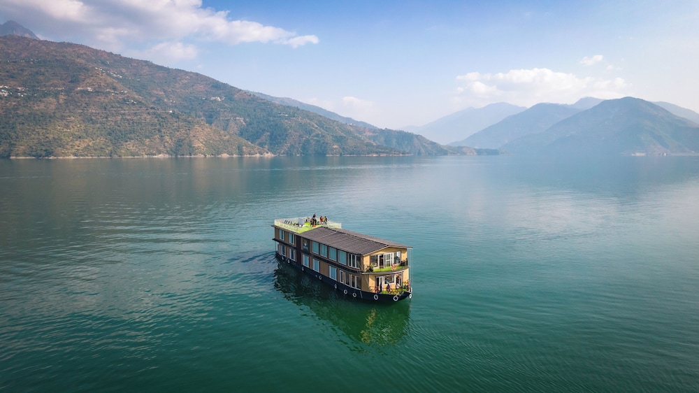Divine Lake Cruise
