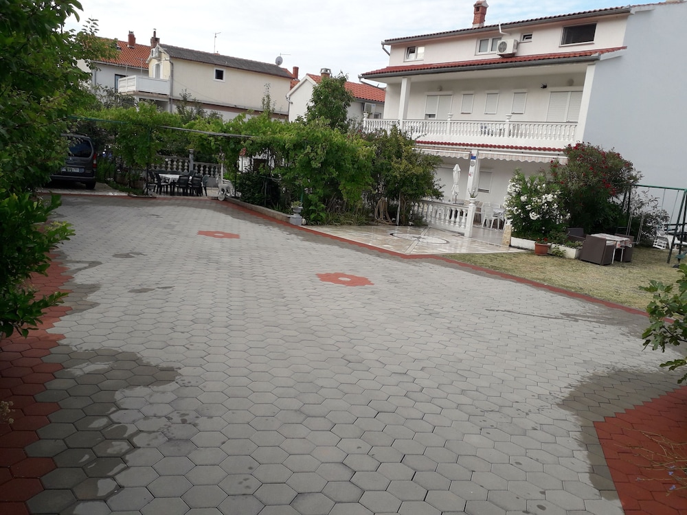 Photo 33