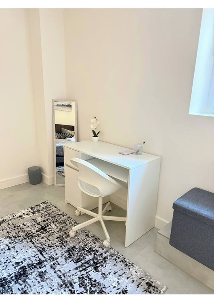 2 Bed Stylish Central Rochester Apartment Sleeps 4 Netflix Work Space
