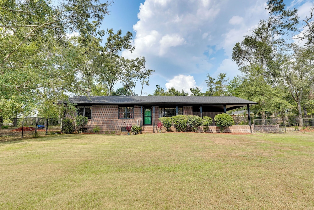 Group Getaway w/ Fenced Yard & Pool Table in Wrens