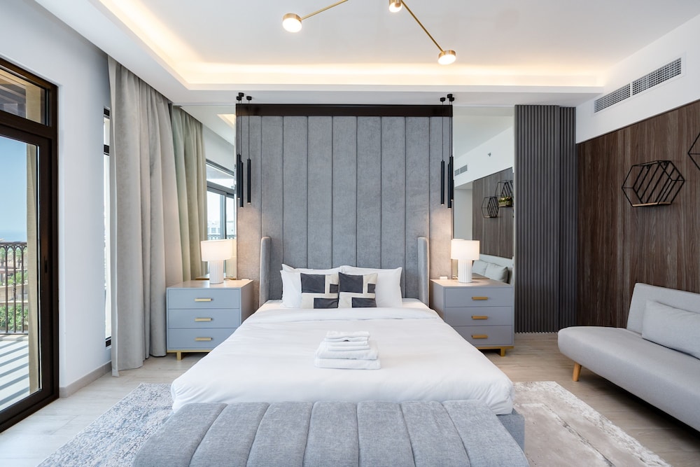 Modern 4BR w Full Burj Al Arab View Pvt Rooftop