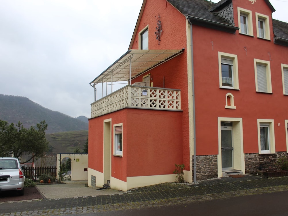 Comfortable Holiday Home Near Vineyards in Bremm