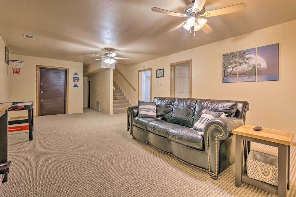 Scranton Vacations - Lakefront Hideaway in Scranton: Spacious Deck - Property Image 8