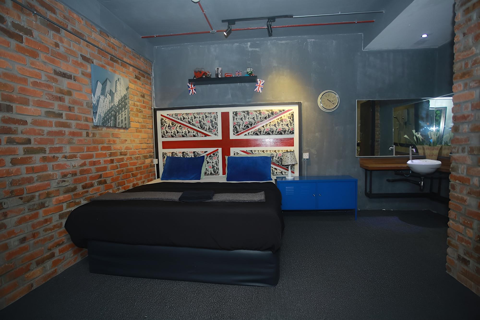 Bunker Hotel & Restaurant