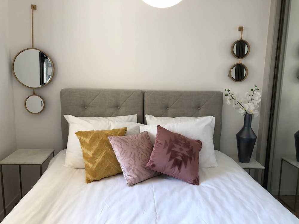 New Luxurious 2BR front old city Legacy