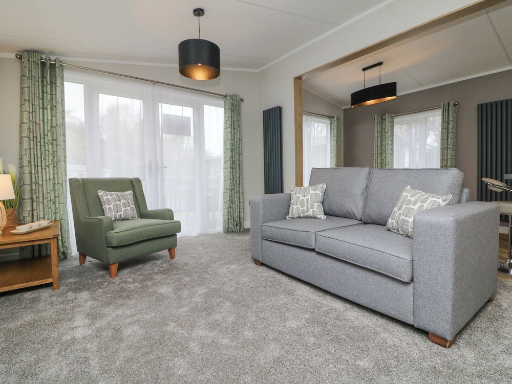 18 Manleigh Park