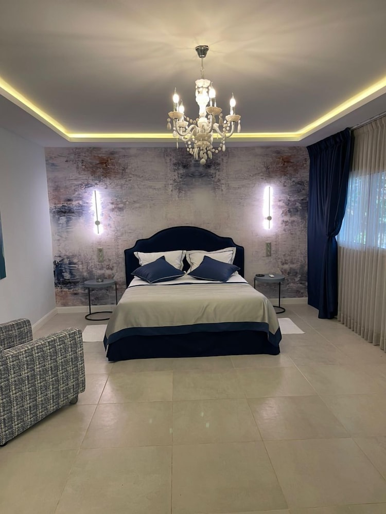 Villa Italia Somone Luxury Hotel