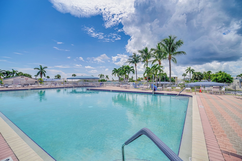 Luxury Nettles Island Home w/ Large Dock!