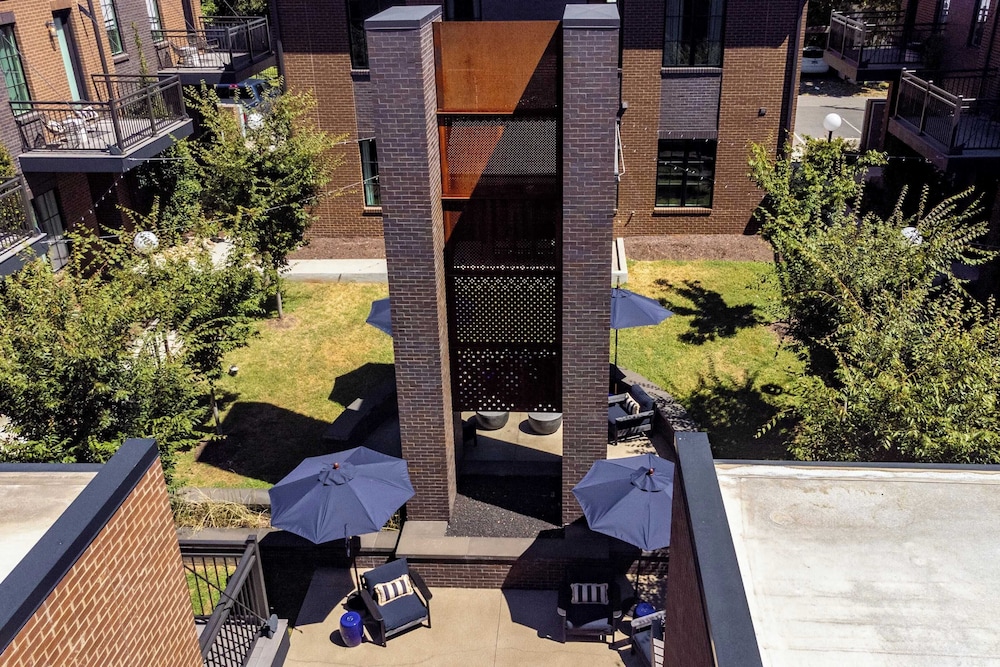 The Magnolia 2 by Avantstay Germantown Balcony