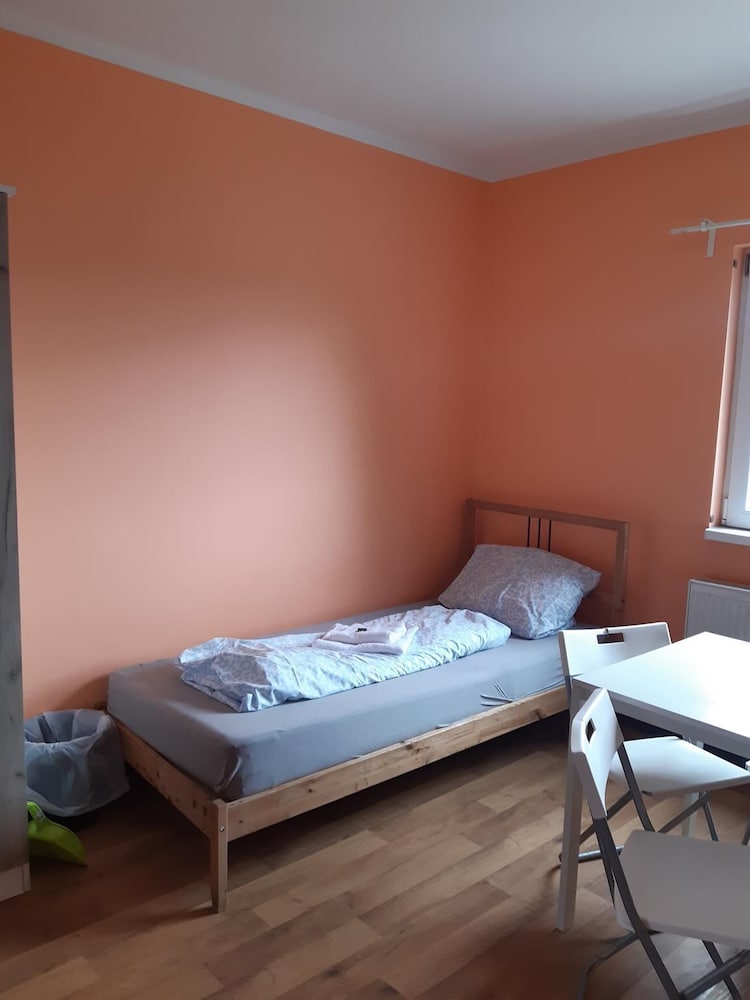 2-Rent Group Hostel Rooms&Apartments TUB19A