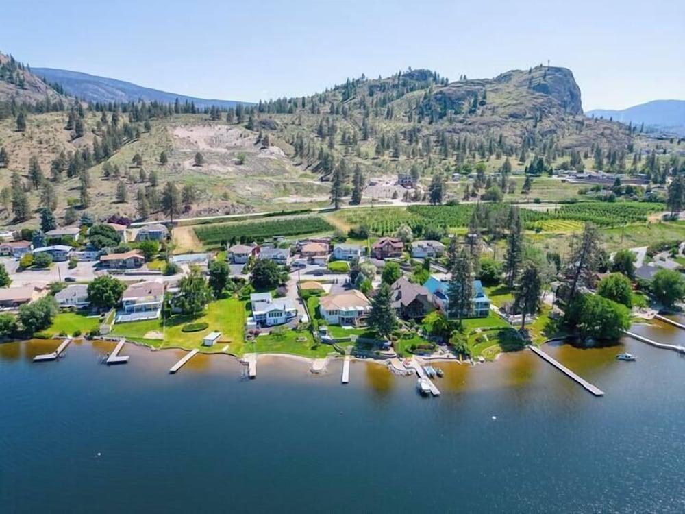Skaha Lakefront Inn