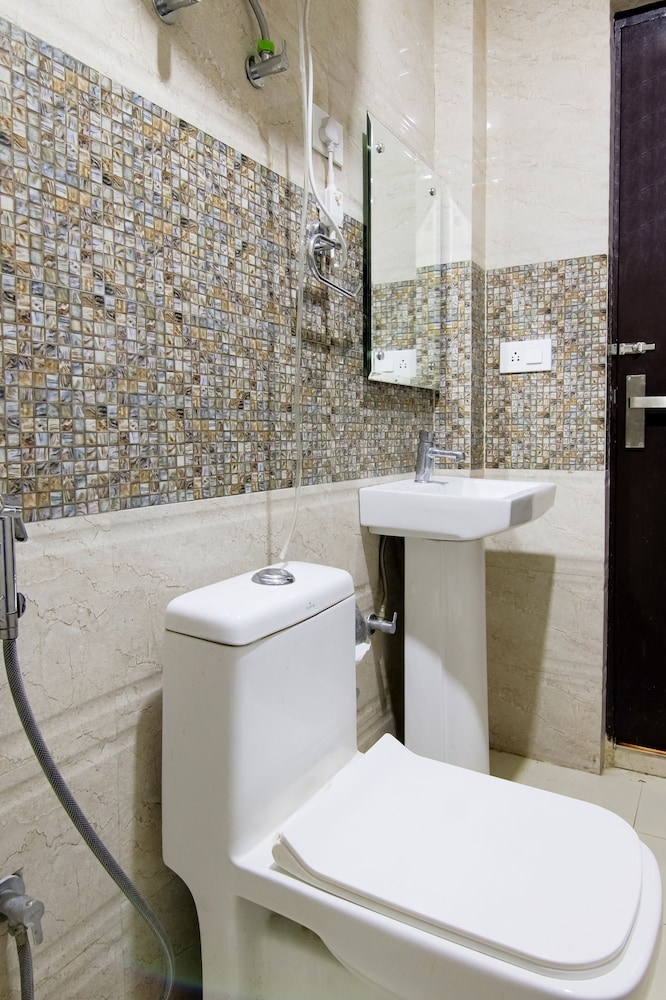 Hotel Dolphin Near IGI Airport