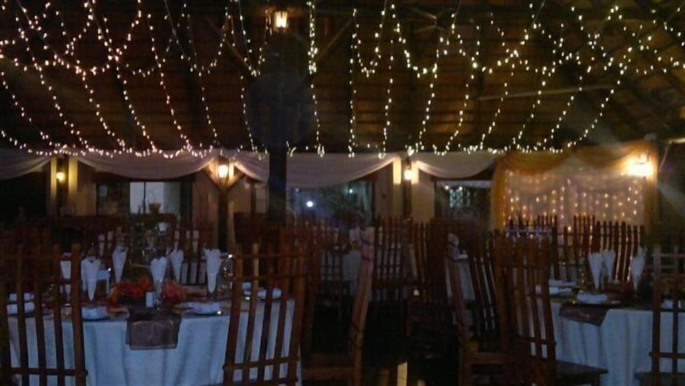 Woodpecker Inn