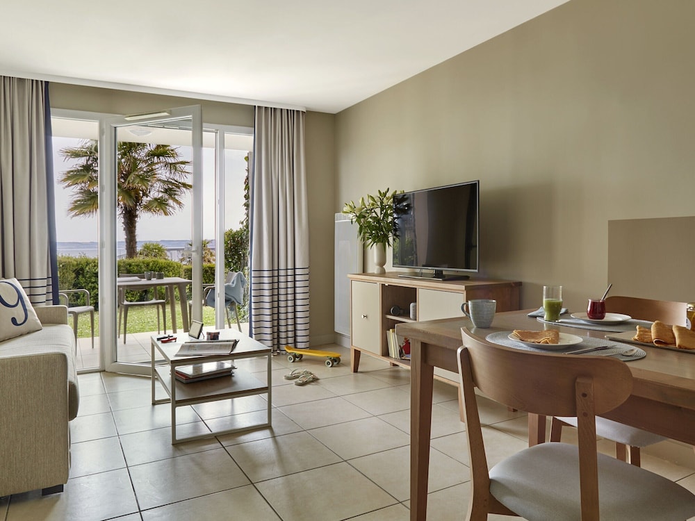 Seafront Apartment Near a Beach