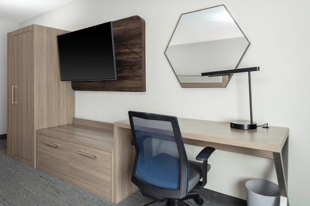 Roanoke Rapids Vacations - Holiday Inn Express  Suites Roanoke Rapids SE, an IHG Hotel - Property Image 41