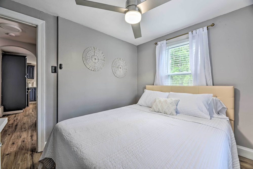 Orchard Park Home < 2 Mi to Highmark Stadium! view 5