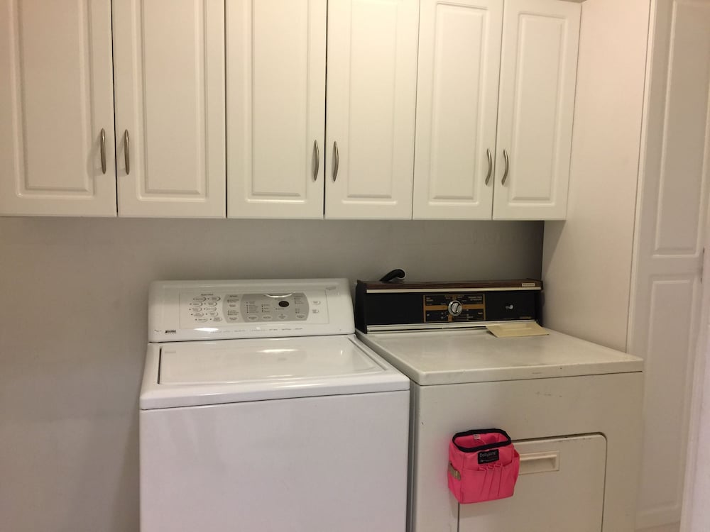 Lovely 2 Bedroom Home with Pool