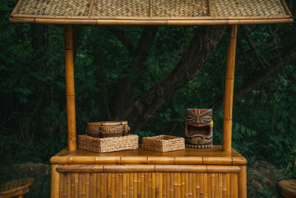 Treehouse Hot tub on 60 Acre Farm Near Downtown