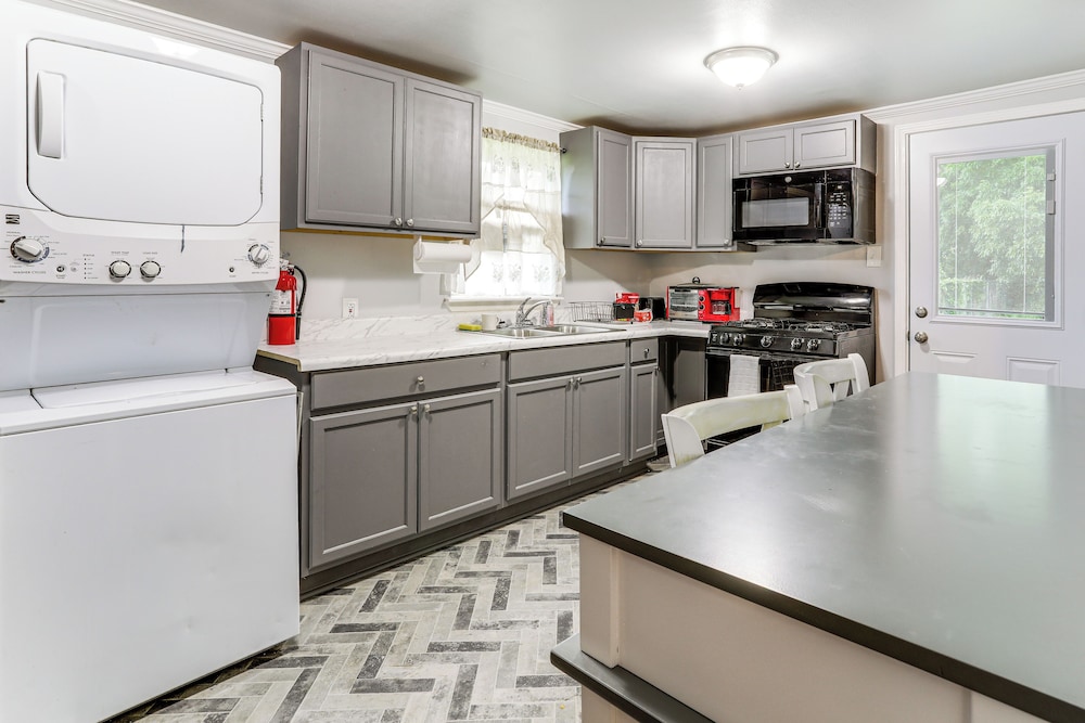 14 Mi to Downtown Baton Rouge: Plaquemine Retreat