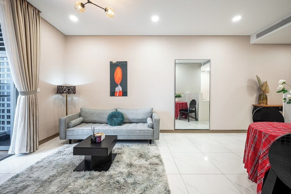Luxury Sunwah Apartment near Landmark 81 - City View