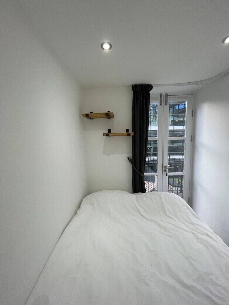 Stunning 3BD Maisonette W/balcony - Old Street!