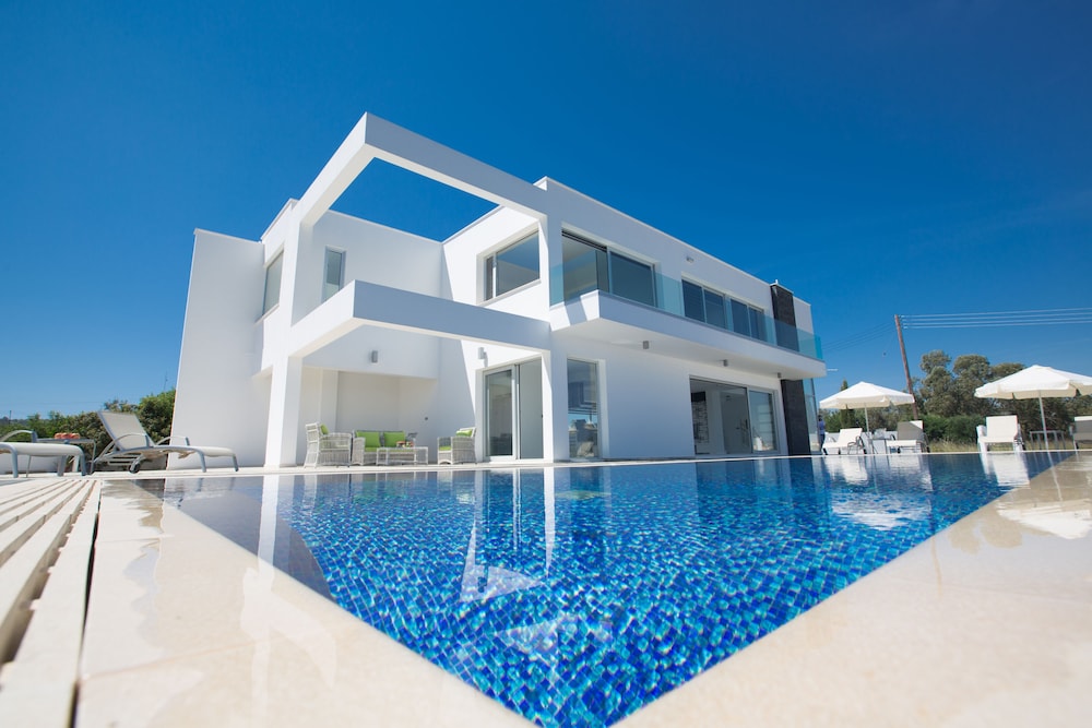 KO1 With Breathtaking sea Views
