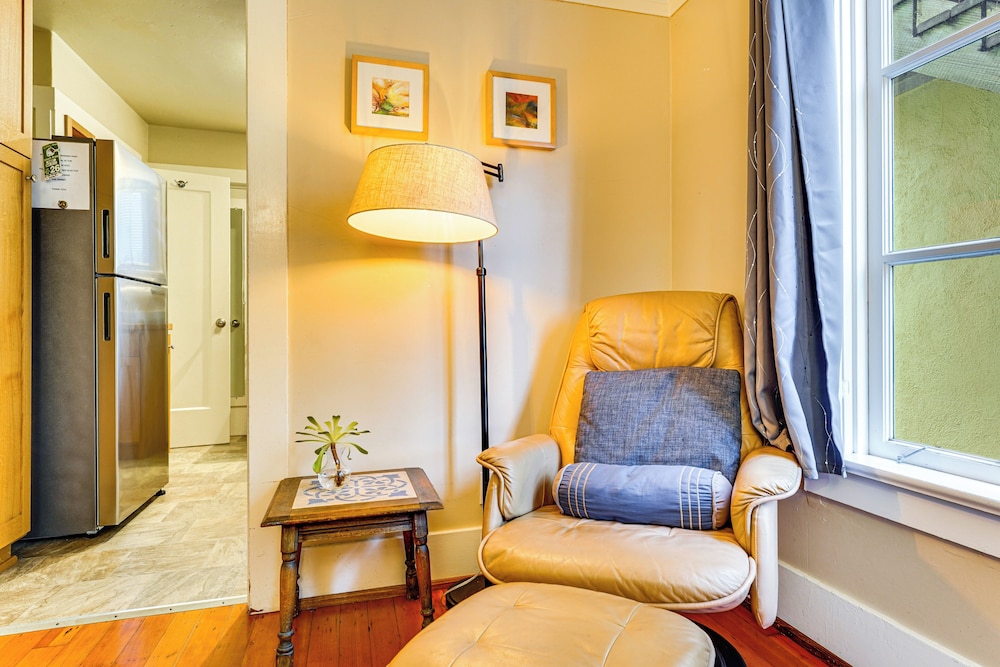 Inviting 1BR Patio Full Kitchen