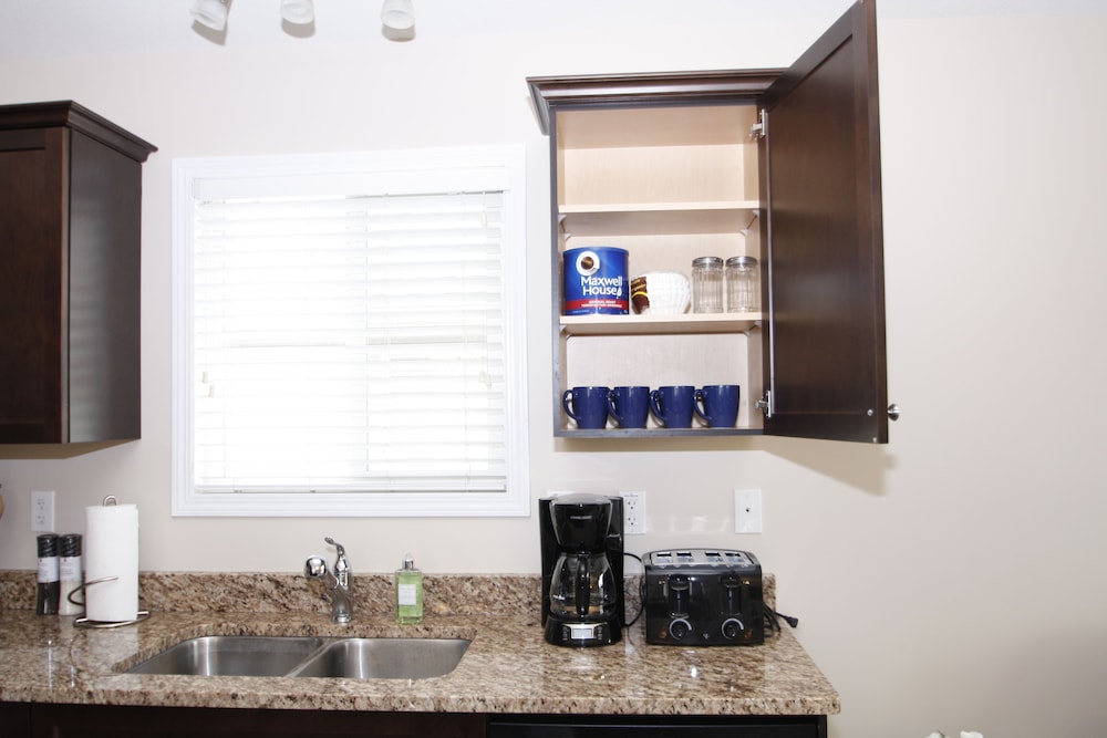 Hampton 3bd 2br near Airport
