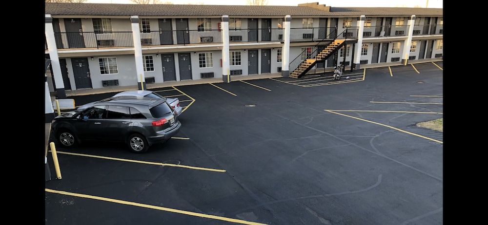 Deluxe Inn Miami, OK