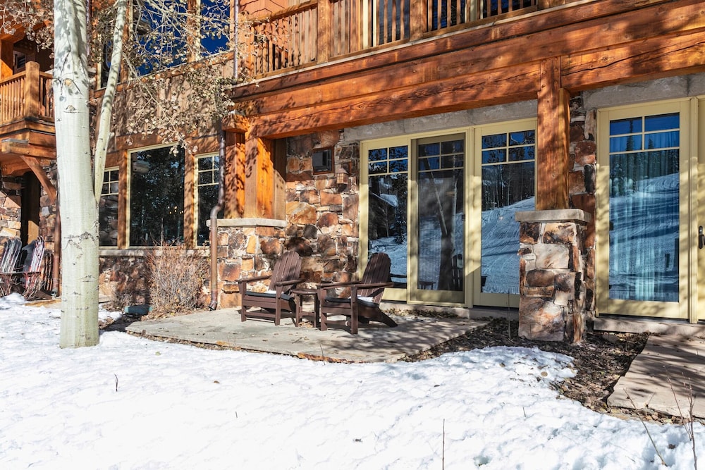 Grand Lodge - 3 Bedroom Deluxe #304 - Ski-in/out 3 Condo