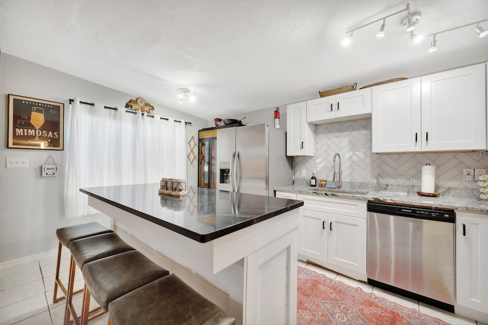 Family Home 10 Mins to Beach Pets Welcome